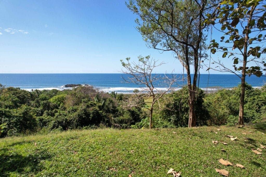 Located in front of a world-class wave, part of the Guanavista community