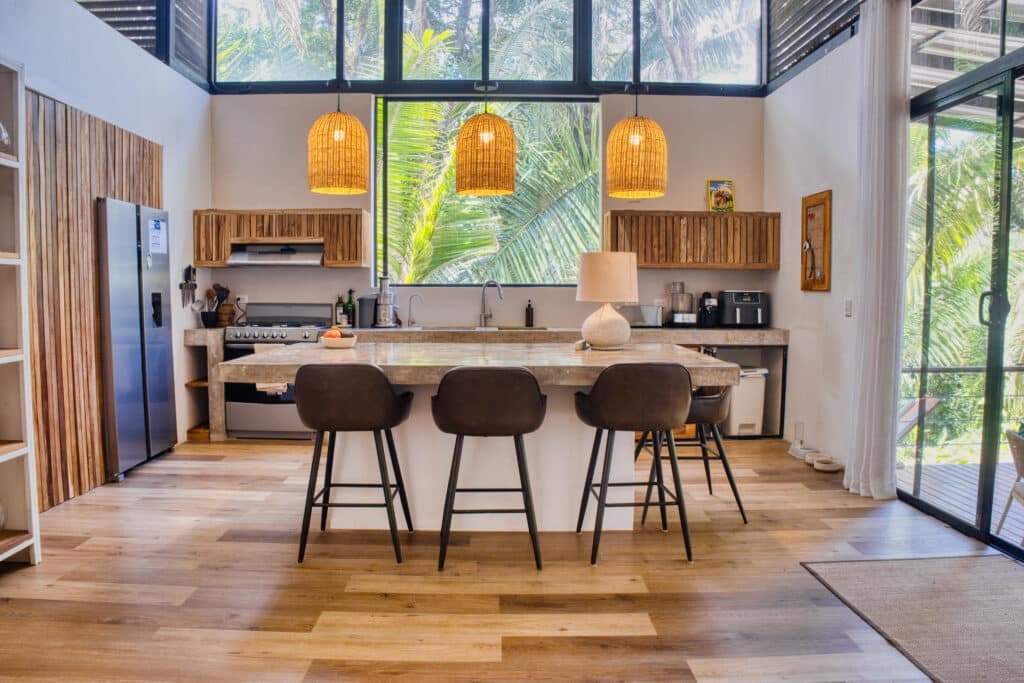 4 bedroom home next to Del Mar Academy - Room to Expand