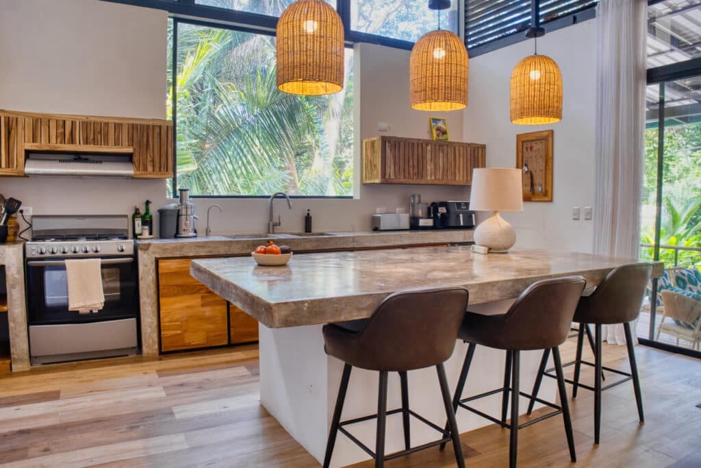 4 bedroom home next to Del Mar Academy - Room to Expand