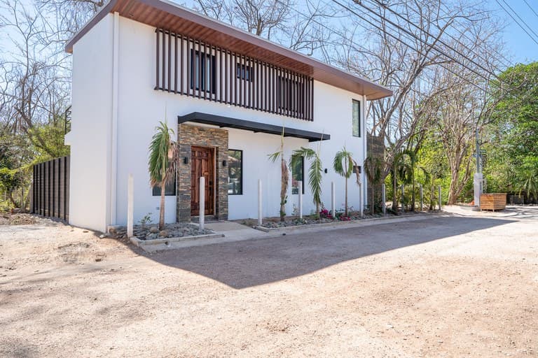 Casa Jacaranda: Brand new home on the beach access in Palm Beach Estates, Playa Grande