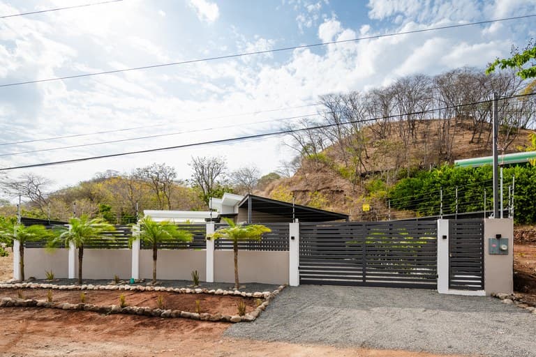 Villa Aurora: New 5BR Luxury Home Minutes from Playa Penca & Potrero