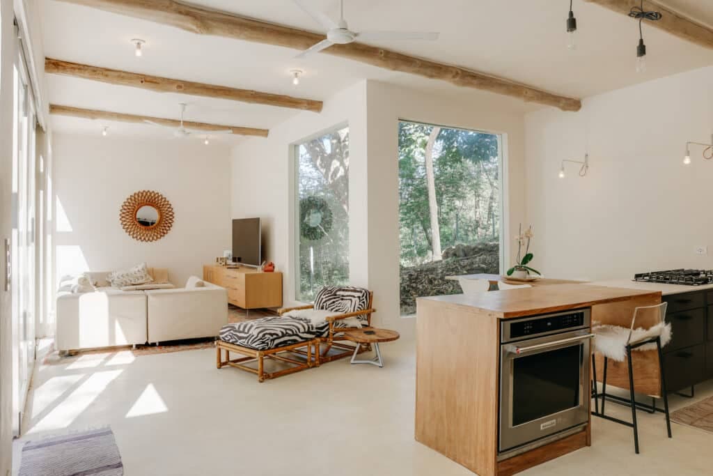 Stylish 2 Bedroom Home 7 Minute Walk to Surf