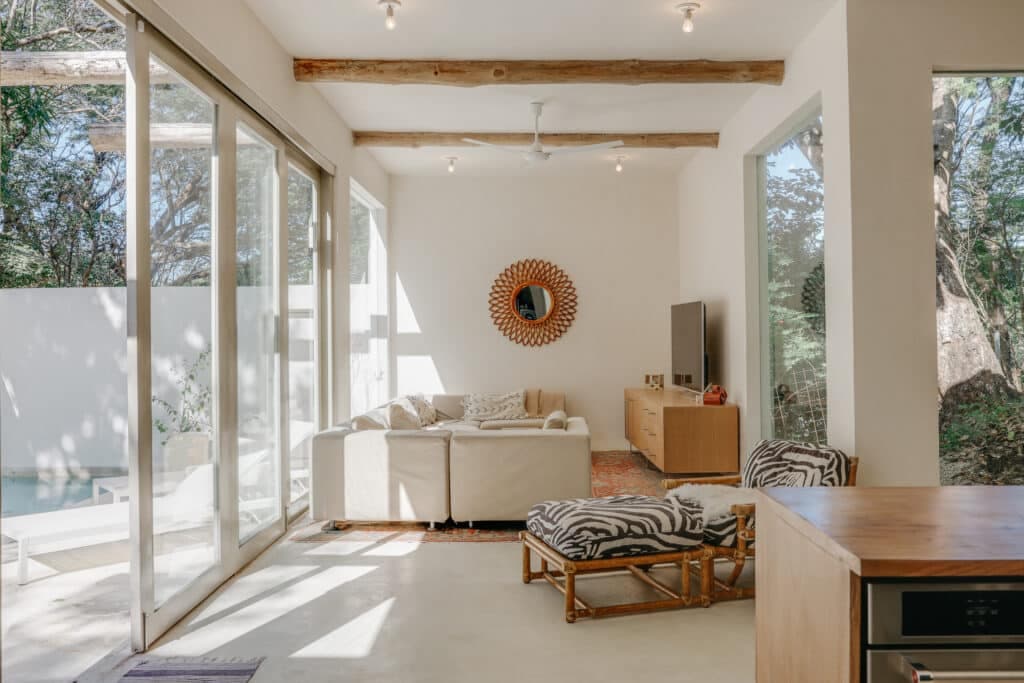 Stylish 2 Bedroom Home 7 Minute Walk to Surf