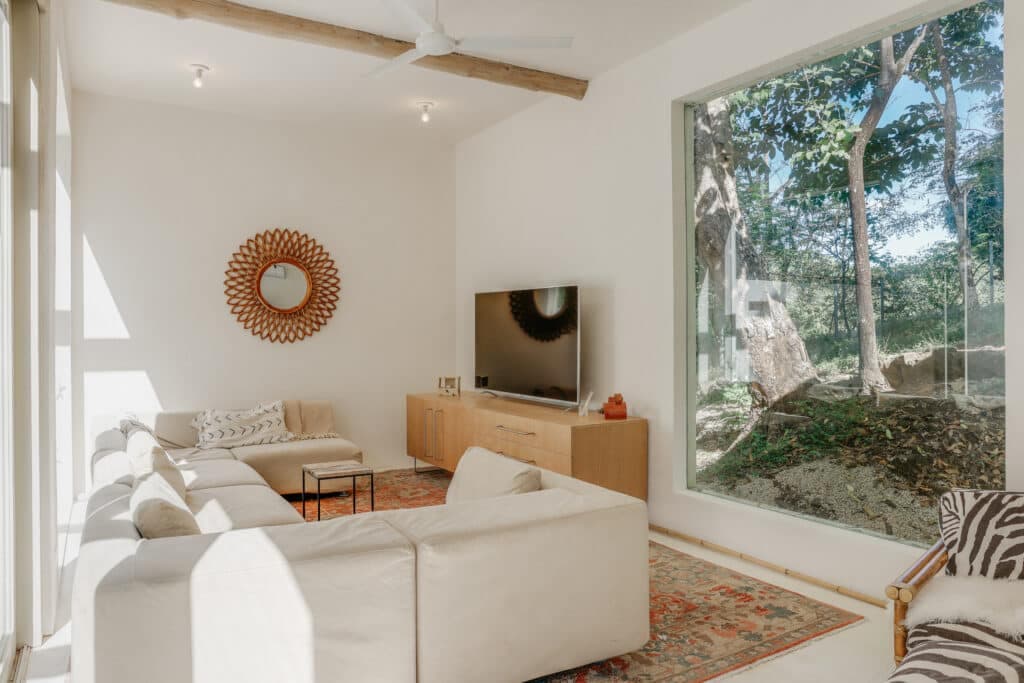 Stylish 2 Bedroom Home 7 Minute Walk to Surf