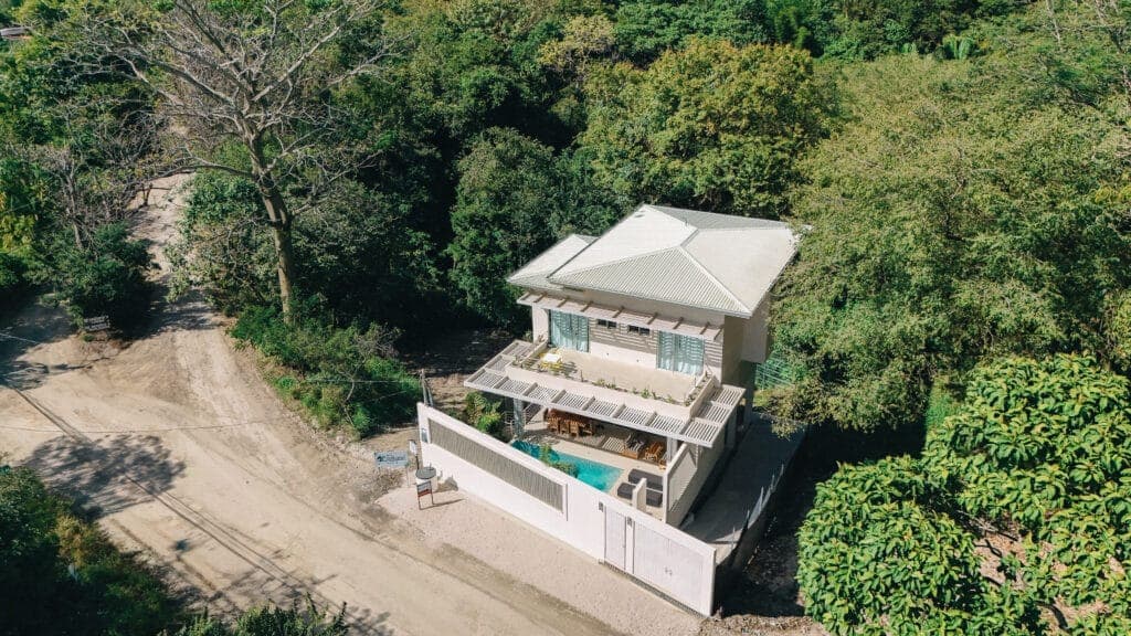 Brand New Modern Home Near Lagarta Lodge