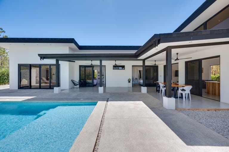 Casa Mademoiselle: Modern Oasis near Avellanas